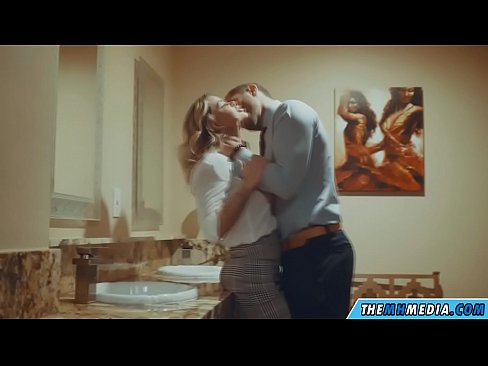❤️ Pamene blonde wabusty akunyengererani m'chimbudzi cha anthu onse Zolaula zamtundu wabwino pa ny.porn-mz.ru  ❌️
